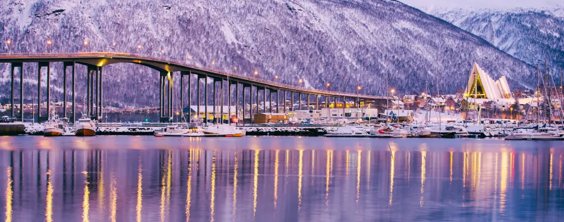 Most Tromsøbrua a Arktická katedrála