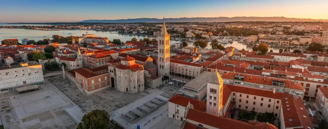 Fórum a katedrála sv. Donáta