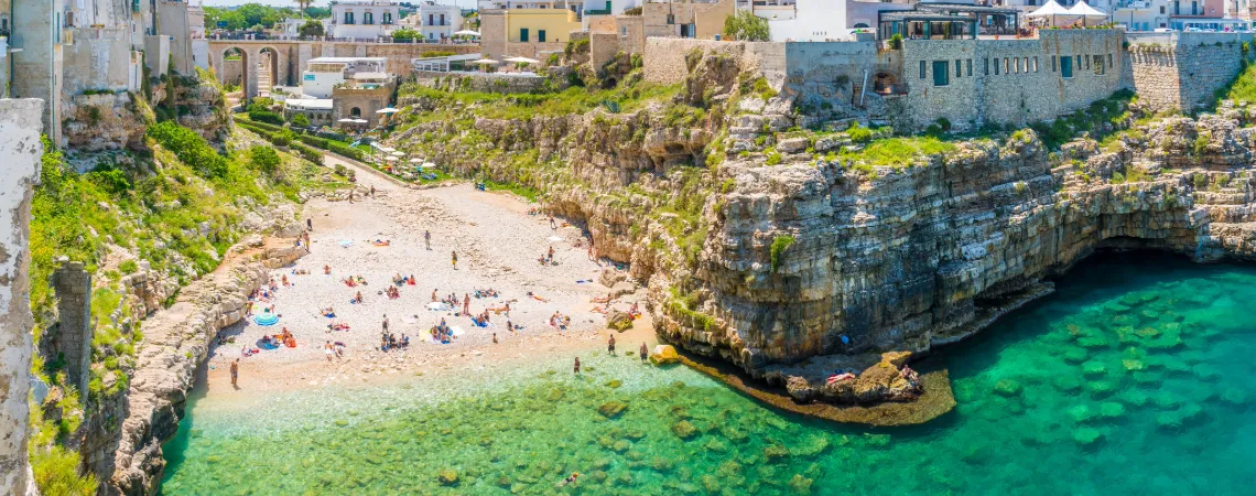 Pláž Lama Monachile v Polignano a Mare