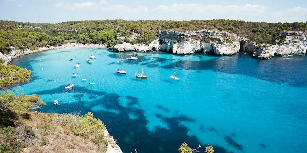 Relaxace na pláži Cala Macarella