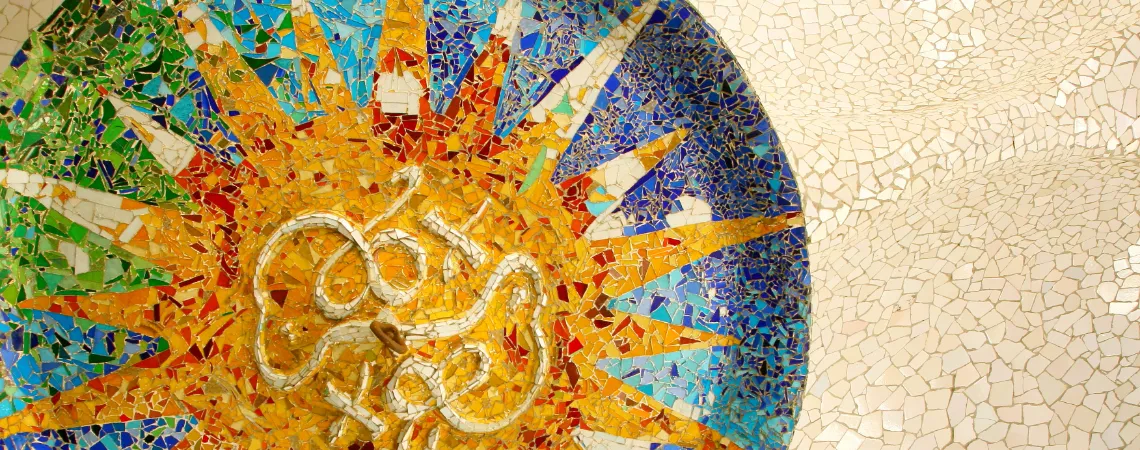 Gaudího mozaika slunce