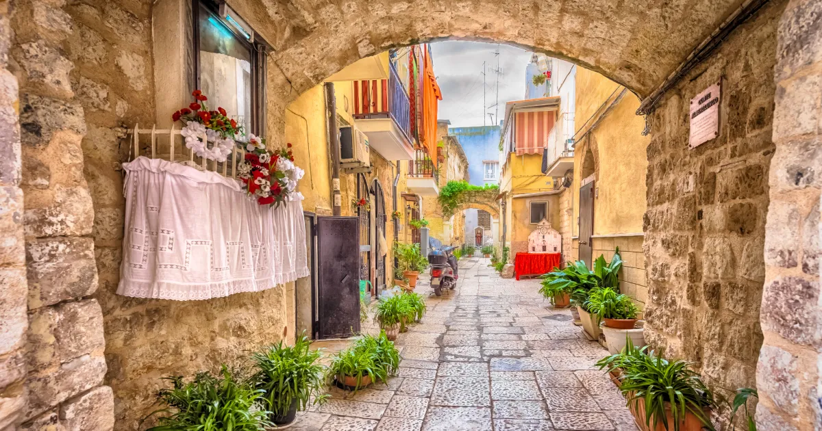 Průvodce po Bari: Perla Apulie, kde se historie snoubí s mořem