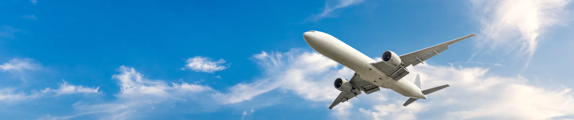 Letadlo v oblacích | Levné letenky od STUDENT AGENCY
