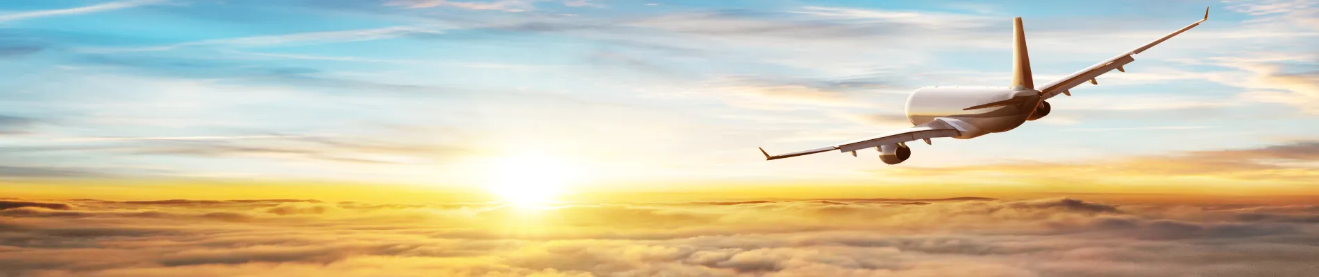 Letadlo v oblacích | Levné letenky od STUDENT AGENCY