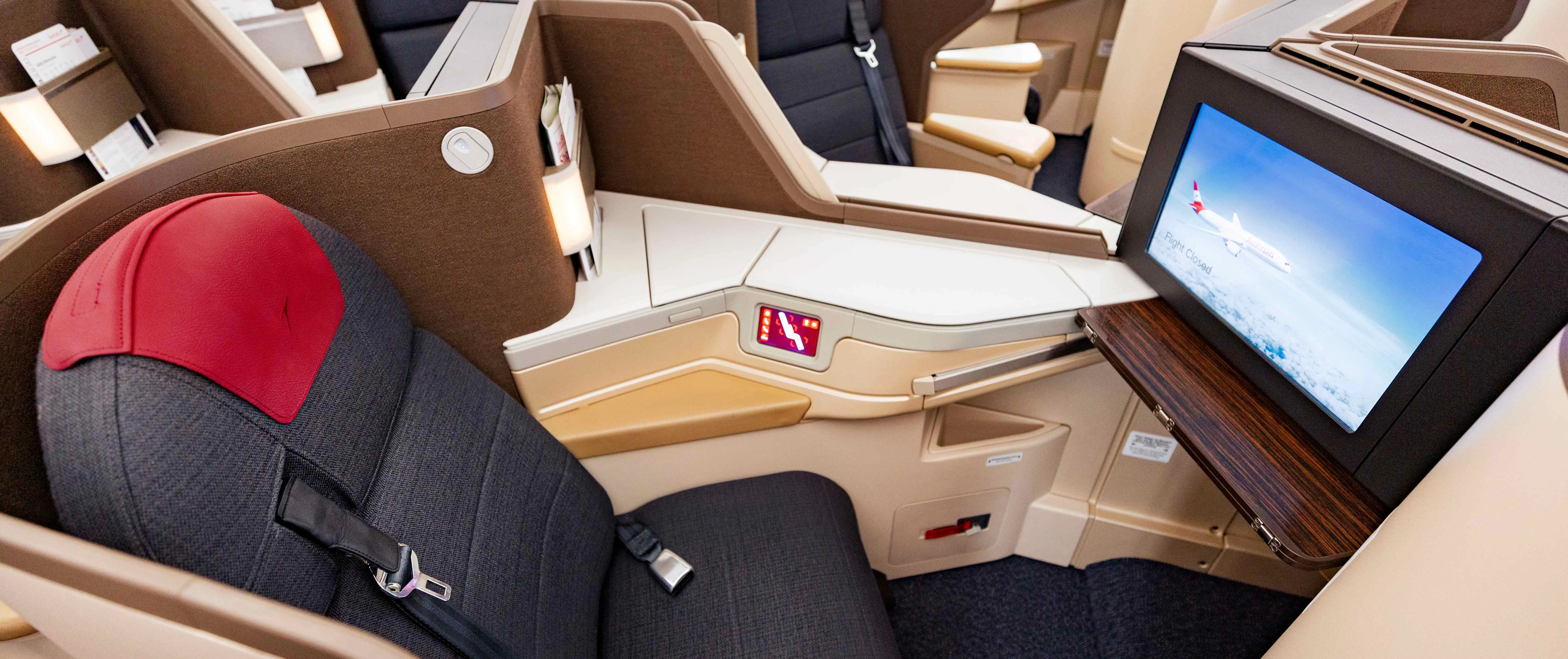 Austrian Airlines, business class | Letenky do STUDENT AGENCY