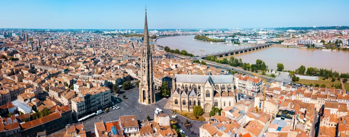 panoramatický pohled na Bordeaux