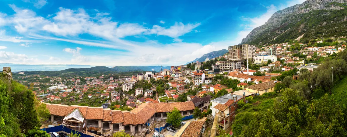 panoramatický pohled na Tiranu