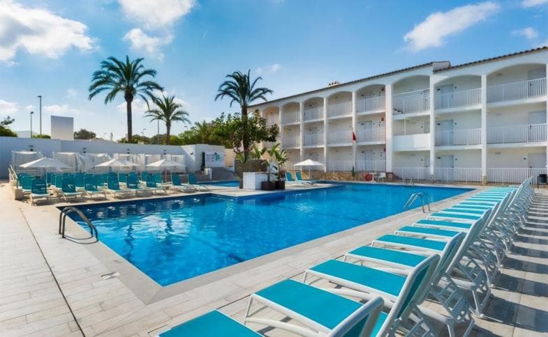 Španělsko, Baleárské ostrovy, Ibiza, Cala Tarida