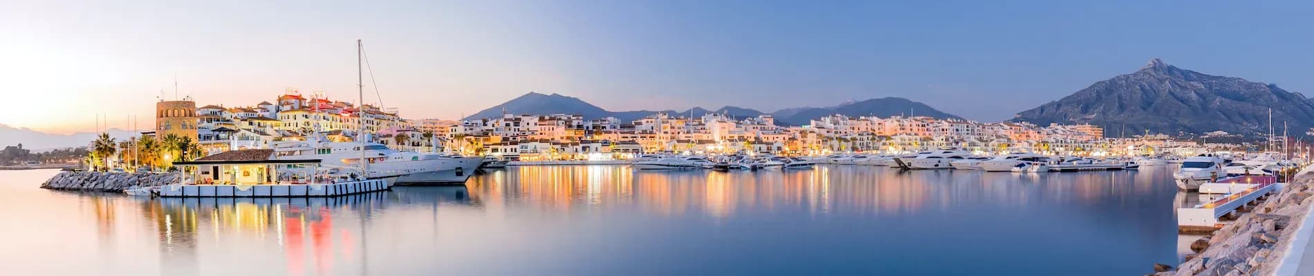 Malaga, pláž Puerto Banus