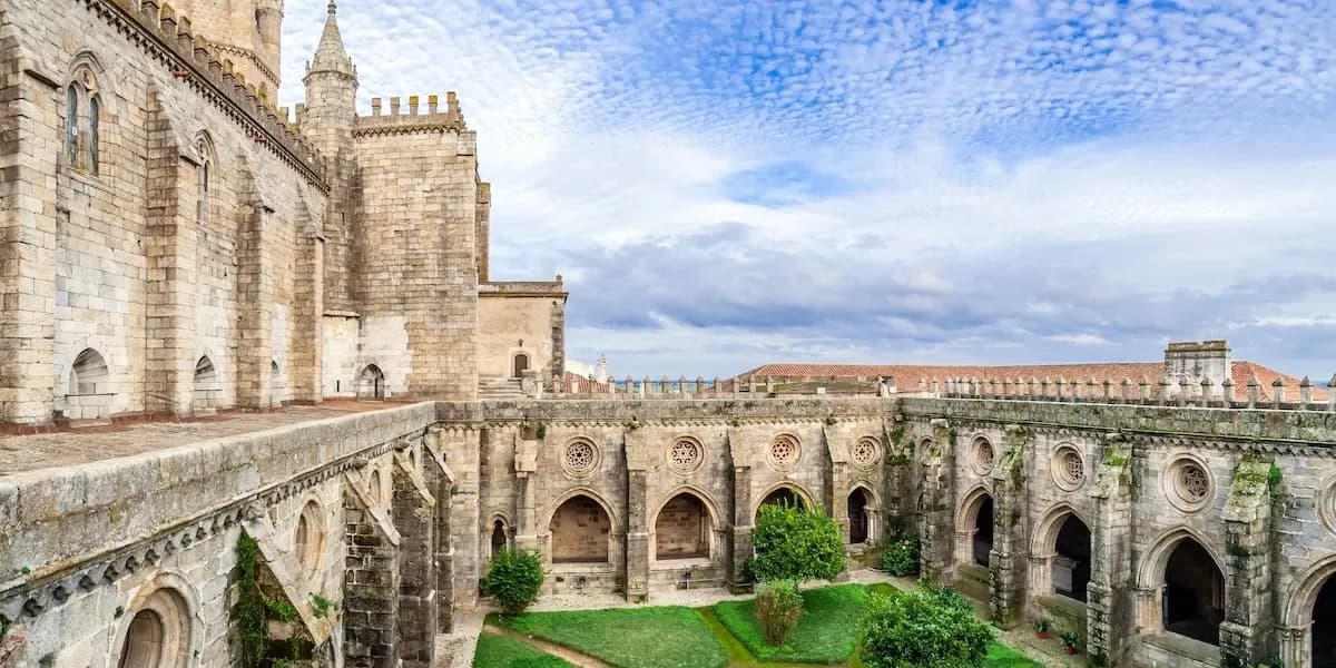 Évora