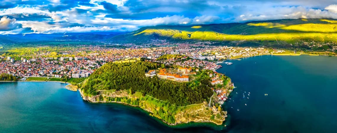 panoramatický pohled na Ohrid