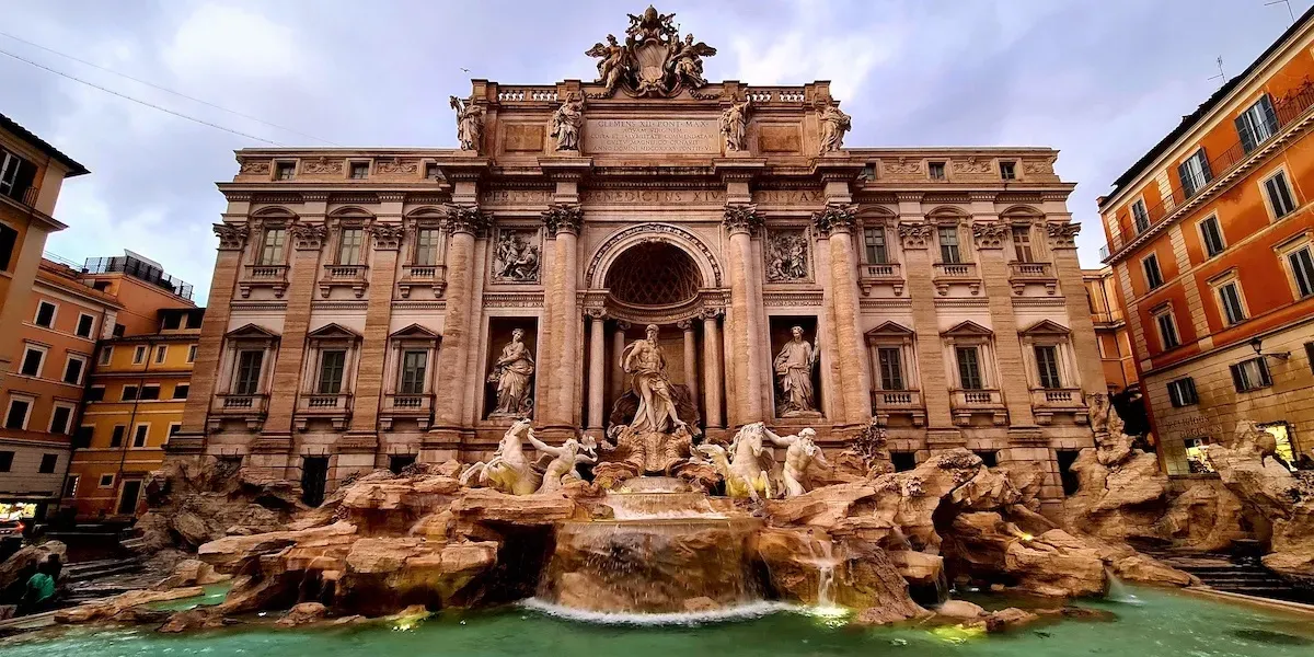 Večer u Treviho fontány Večer u Treviho fontány