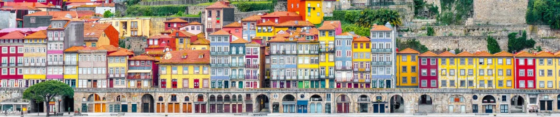 nábřeží Cais da Ribeira nábřeží Cais da Ribeira