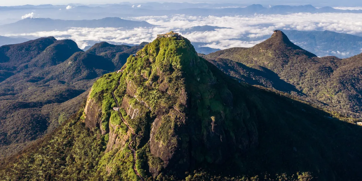 Výstup na horu Adam's Peak Výstup na horu Adam's Peak